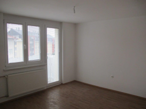 Stanovanje je bilo ob menjavi najemnikov obnovljeno.